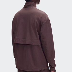 Veste oversize froissée pour homme, coupe décontractée, épaules tombantes, texture froissée contemporaine, pour un style urbain décontracté - Product Image 4