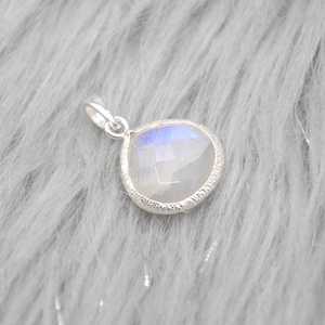 Colgante para mujer de piedra lunar arcoíris natural, gema del nacimiento de junio, colgante bohemio, joyería hecha a mano, colgante de plata de ley 925 - Product Image 3