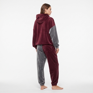 Conjunto de chándal de terciopelo color bloque de moda en granate y gris para mujer, con sudadera de corte holgado, manga larga y hombros caídos, y pantalón jogger. - Product Image 2