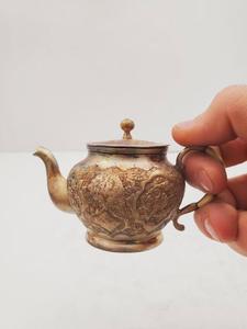 Théière vintage en métal avec couvercle et poignée, design floral décoratif, pots à eau, bouilloires - Product Image 1