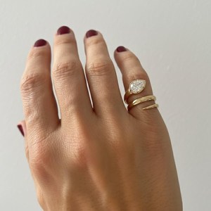 Bague de fiançailles en or rose 18 carats avec diamant taille poire, motif serpentine, ajustable, pour femme, bijou délicat et élégant - Product Image 6