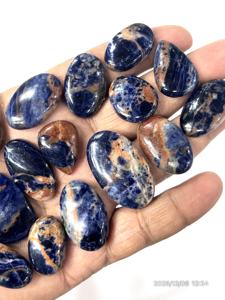 พลอยโซดาไลท์สีชมพูฟ้าธรรมชาติทรงหลวมแบบคาโบชอง ขนาดคละ 20 ถึง 30 มม. ประมาณ - Product Image 5