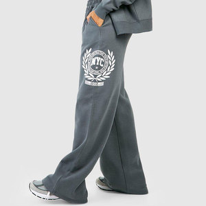 Conjuntos Deportivos de Dos Piezas para Mujer, Personalizados OEM, de Algodón Estampado, con Pantalones Acampanados de Felpa Francesa, para Invierno - Product Image 3