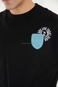 เสื้อยืดผู้ชายสีดำทรงปกติใส่สบายสำหรับฤดูร้อน ปี 2026 ขายดีที่สุด ผลิตตามแบบ OEM พิมพ์ลายดิจิทัล เป็นมิตรต่อสิ่งแวดล้อม ระบายอากาศได้ดี ผลิตจากผ้าฝ้าย 100% - Product Image 3