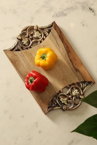 Planche à découper en bois d'acacia de style antique, design à bords incurvés, détails de gravure complexes, durable, plateau de service alimentaire sûr - Product Image 4