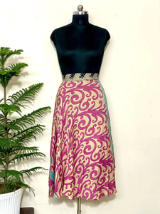 Falda Cruzada de Seda Reciclada con Estampado Floral Bohemio y Vestido Casual Reversible |   Talla única |   Cinturón con detalle de cintura natural - Product Image 3