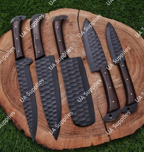 ชุดมีดเชฟเหล็กกล้าคาร์บอนคุณภาพสูง ทำมือ เป็นมิตรกับสิ่งแวดล้อม ใบมีดดามัสกัส 5 ชิ้น พร้อมปลอกหนังสีดำ ขนาดสั่งทำได้ สำหรับใช้ในครัว - Product Image 2