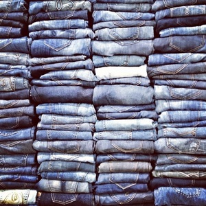 Dernière collection de vêtements décontractés en stock : Pantalons en jean prêts à être expédiés, jeans en coton délavé pour hommes, pantalons en jean empilés en provenance du Bangladesh - Product Image 2