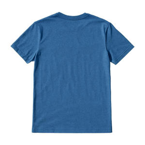 เสื้อยืดสีน้ำเงินเข้มสดใสสำหรับผู้ชาย แขนสั้น เนื้อผ้านุ่มคล้ายผ้าฝ้าย ถ่ายในสตูดิโอสะอาดๆ เหมาะสำหรับเสื้อผ้าลำลองผู้ชายหลากหลายสไตล์ - Product Image 3