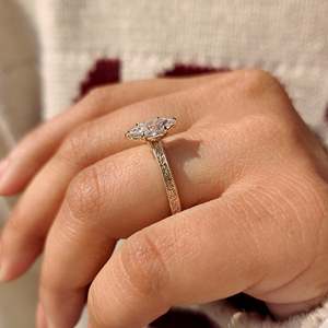 Anillo Marquise Holandés de Alta Calidad con Engaste Milgrain, Joyería Nupcial de Laboratorio, Proveedor Mayorista en Línea, Chapado en Oro - Product Image 2