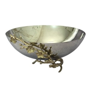 Elegante tazón de metal con asa de diseño floral dorado, plato de servir decorativo de diseño clásico para la mesa de la cocina del hogar. - Product Image 4