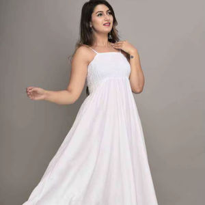 Vestido de Noche Formal Moderno para Mujer, de Algodón, con Escote Corazón, Corte Imperio, sin Mangas, Largo por Encima de la Rodilla, Color Blanco Liso, con Corpiño Fruncido - Product Image 1