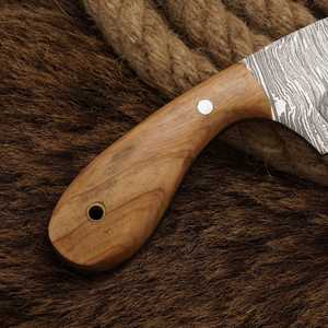 Couteau de chasse artisanal en acier Damas, personnalisé, avec manche en bois d'olivier et étui en cuir - Product Image 3