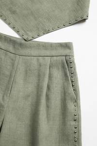 Conjunto de 2 Piezas para Mujer, Top Halter Asimétrico y Pantalones Anchos con Remaches, Color Verde Salvia Sólido, Atuendo Elegante de Verano - Product Image 6
