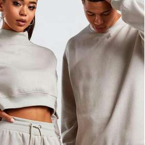 ชุดวอร์มกีฬาผู้ชายพร้อมกางเกงขาสั้น สกรีนโลโก้ตามสั่ง |   ชุดออกกำลังกายระบายอากาศสำหรับฤดูร้อน เหมาะสำหรับการฝึกซ้อมในยิม วิ่ง และฟิตเนส - Product Image 1