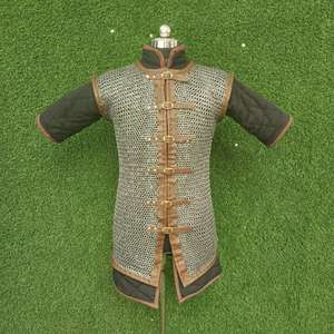 Haut de gilet médiéval fait main en acier doux avec garniture en cuir, armure de chevalier à anneaux rivetés plats, costume historique - Product Image 5