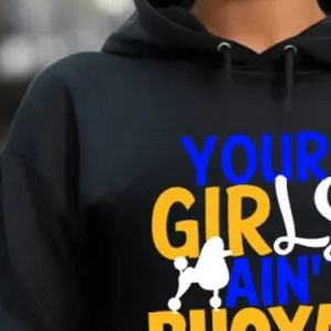 เสื้อฮู้ดพิมพ์ลายกราฟิกสำหรับผู้หญิง YOUR GIRLS IN RHOYAL สีดำ เสื้อสเวตเชิ้ตมีฮู้ดแบบสวมหัว สไตล์ลำลอง แฟชั่นสตรีทแวร์ แอปพลิเคชันสั่งทำเสื้อสำหรับชมรมนักศึกษา - Product Image 6