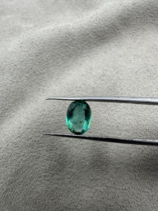 Esmeralda Zambiana Natural Súper Limpia de 1.30 Quilates, Corte Ovalado, Verde, Gema Suelta para Joyería - Product Image 6