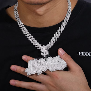 Collier pendentif personnalisé de luxe, design Hip Hop, entièrement serti de moissanite taille ronde, en argent S925 plaqué or pur, avec logo plaqué. - Product Image 3