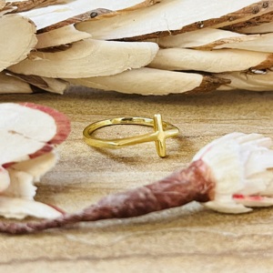 2026 Trendy Design <b>Cross</b> <b>Ring</b> Minimalist Brass <b>Rings</b> For Women 18k Gold Plated Dainty Religious Jewelry For Wholesale/OEM/ODM - Product Image 3