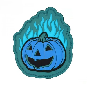 Badge en PVC gaufré 3D personnalisé motif citrouille pour accessoires de chapeaux et vêtements – Vente en gros pour Halloween - Product Image 2