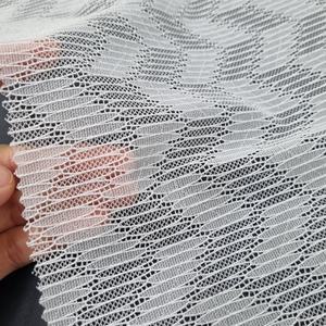 Tissu en dentelle extensible à maille géométrique 147 cm, léger, en nylon et élasthanne, tricoté chaîne, pour robes de mariée et lingerie - Product Image 5