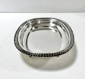 Bandeja Redonda de Acero Inoxidable de Lujo con Borde Decorativo, Bandeja de Servicio Premium para una Presentación Elegante de la Mesa - Product Image 4
