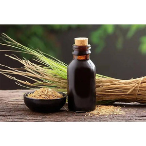 น้ำมันหอมระเหยหญ้าแฝก (Vetiveria Zizanioides)-บริสุทธิ์ 100% สกัดด้วยไอน้ำ กลิ่นเอิร์ธโทนและกลิ่นไม้หอม ใช้สำหรับอโรมาเธอราพีและผ่อนคลาย เหมาะสำหรับทุกสภาพผิว - Product Image 1