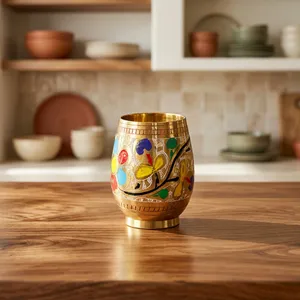 Verres à boire en laiton faits à la main avec un design floral émaillé coloré, gobelets en métal traditionnels pour une table à manger élégante à la maison - Product Image 2