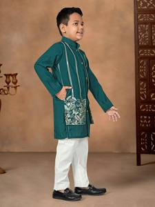 Sherwani pour homme style gothique baroque avec ailes, en micro-velours, entièrement orné, col mandarin, tenue de mariage traditionnelle lourde - Product Image 2