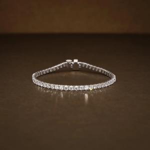 Bracelet tennis classique en diamants de laboratoire pour femme, idéal pour le quotidien, les fêtes et les occasions spéciales, en promotion à prix export. - Product Image 2