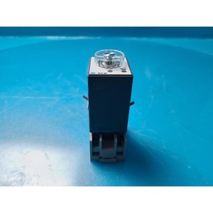 Temporizador de Retardo de Apagado IDEC GT3F-2AF20+SR2P05C y Enchufe, Usados como Piezas de Equipos Semiconductores Legados - Product Image 3
