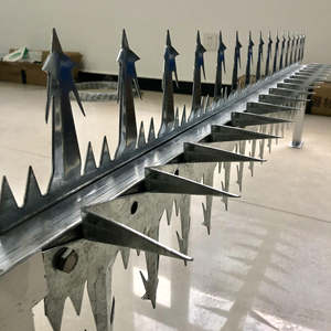 Púas de Seguridad Galvanizadas Tipo Razor Anti-Escalada para Muros, Tamaño L - Product Image 6
