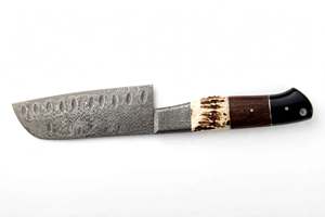 Cuchillo de cocina artesanal de acero damasco ondulado con mango de cuerno de ciervo y nogal, cuchillería de filo afilado - Product Image 2