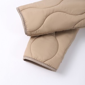 Vêtement matelassé é<span class=keywords><strong>l</strong></span>égant en polyester imperméable, chaud et minimaliste, avec fermeture éclair, doux et polyvalent pour le quotidien - Product Image 2