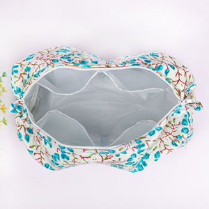 Bolsas de Cosméticos de Lujo Portátiles e Impermeables con Borlas Grandes de Algodón, Diseño Floral Personalizado, Estética Coqueta para Viajes de Mujeres - Product Image 5