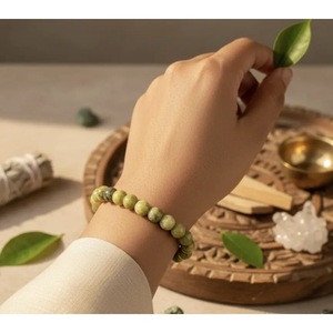 สร้อยข้อมือคริสตัลประดับลูกปัดลายเซอร์เพนไทน์ งานแฮนด์เมดจากอินเดีย มีจำหน่ายราคาส่ง - Product Image 3