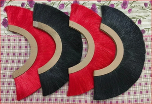 Juego de 4 Plumas de Crin Roja y Negra para Casco - Product Image 5