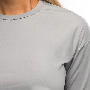 T-shirt court uni pour femme en tissu doux, vêtement décontracté d'été, fabrication sur mesure avec impression personnalisée - Product Image 6