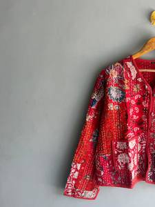 Chaqueta acolchada de algodón con parches florales rojos para mujer, abrigo con botones frontales, ropa informal de invierno, regalo para ella - Product Image 2
