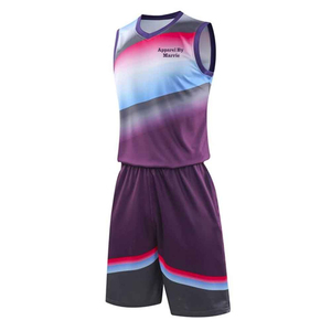Uniforme de Baloncesto Hecho con Material que Absorbe el Sudor, Diseñado para Mantener a los Jugadores Frescos y Secos Durante Partidos Intensos - Product Image 1