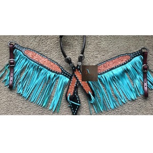 Ensemble de têtière à une oreille et de collier de poitrine en cuir noir pour cheval, avec franges turquoise et motifs floraux, équipement de style western - Product Image 2