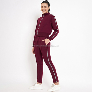 Nardon Apparel Distress Patch Rhinestone Survêtement 2pc Pantalon de survêtement évasé et sweat à capuche Acid Wash Cropped 2 Piece Set pour les femmes - Product Image 1