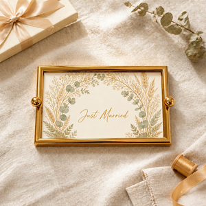 Vassoio Decorativo 'Just Married' con Stampa Floreale ad Arco, Cornice Dorata e Vetro 35x20cm, Souvenir - Product Image 5