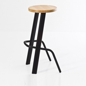 เก้าอี้บาร์และสตูลสไตล์มินิมอลลิสต์โครงโลหะพร้อมพนักพิง เก้าอี้สูงสำหรับเคาน์เตอร์บาร์และร้านอาหาร - Product Image 1