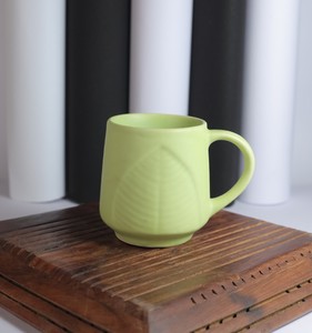 แก้วกาแฟเซรามิคลายดอกไม้สีเขียวเข้มสุดหรู – แก้วกาแฟลายกุหลาบสไตล์แฮนด์เมดสำหรับตกแต่งบ้าน สำนักงาน และเป็นของขวัญ - Product Image 6