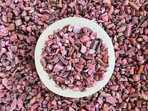 Vente en gros de copeaux d'agate rubis polie, cristal concassé 3-5mm pour la décoration de la maison et des fêtes par AMAYRA CRYSTALS EXPORTS INDIA - Product Image 3