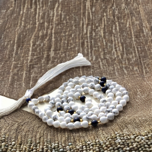 Fait à la main bohème 108 Mala perles artiste indien unisexe Howlite collier de pierres précieuses naturelles noué Yoga bijoux pour hommes femmes - Product Image 1