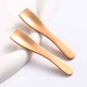 Cuillère en métal et résine finition argentée pour shilajit, usage ayurvédique - Product Image 3