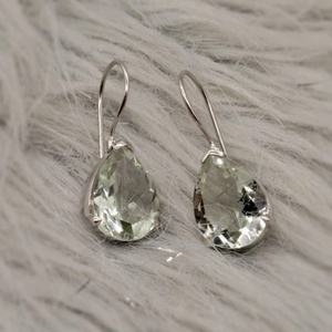 Pendientes Colgantes Clásicos de Plata de Ley 925 Bañados en Oro con Amatista Verde en Forma de Lágrima y Pera Facetada, Regalo para Fiesta - Product Image 4